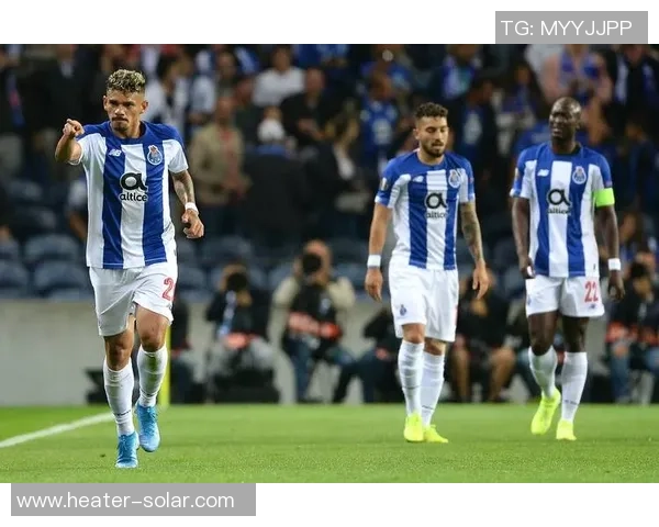 友谊赛拜仁与波尔图激战成平局红牌事件引发全场热议