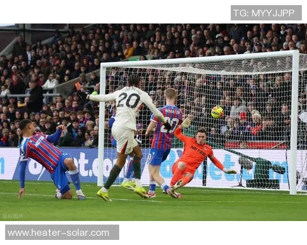 国王杯精彩对决曼联与切尔西战平绝杀瞬间引发全场狂欢分析战术细节 国王杯精彩对决曼联与切尔西战平绝杀瞬间引发全场狂欢分析战术细节